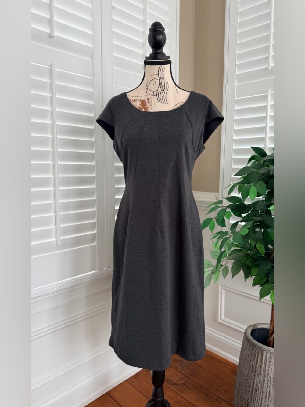 Tahari ASL Sheath Dress With Leopard Print Lining in Gray Size 10